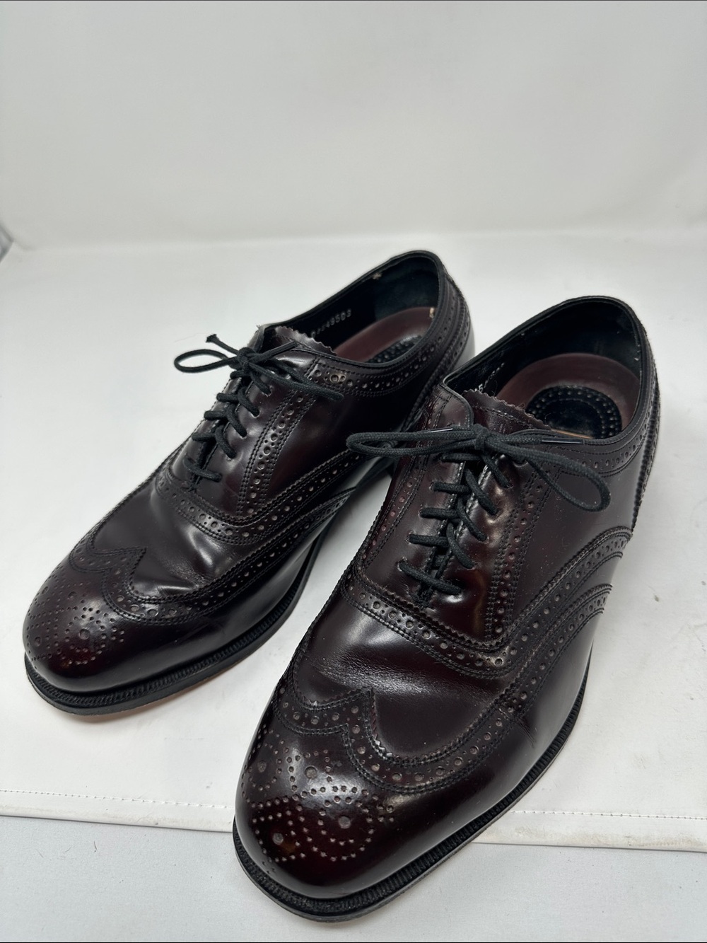 Florsheim Oxfords. Size 8 1/2 EEE
